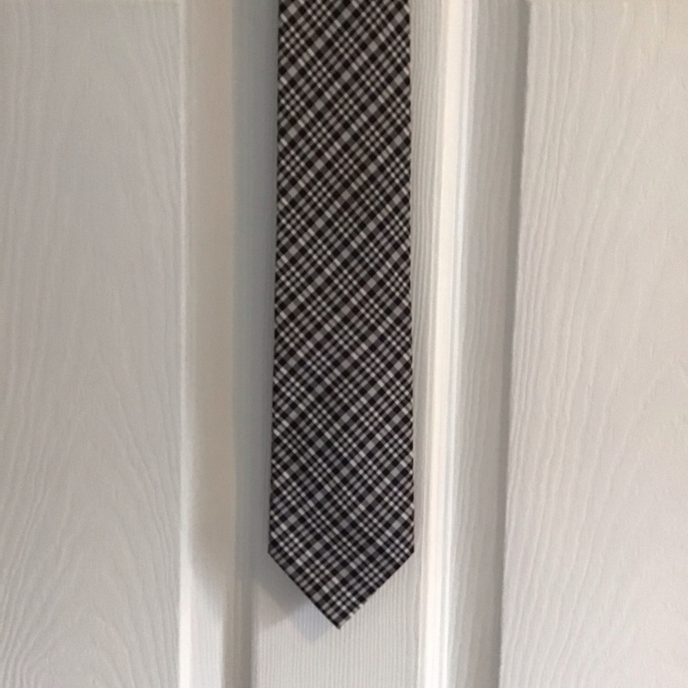 Chaps Black Gray & White Neck Tie 3.5” By 58”